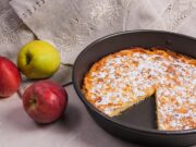 Пышная шарлотка с яблоками в духовке