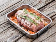 Классическая буженина из свинины в духовке в фольге