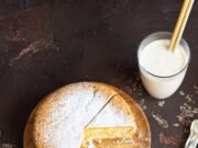 Торт из печенья и вареной сгущенки со сметаной