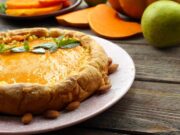 Рисовый пирог с курагой и изюмом