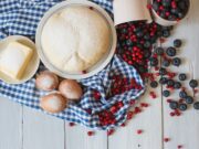 Дрожжевое тесто на молоке: рецепт для пирогов в духовке