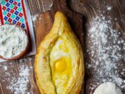 Дрожжевые пирожки с капустой и яйцом в духовке