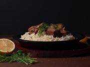 Рассыпчатый плов с говядиной в казане на плите