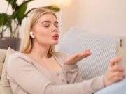 Как правильно сделать комплимент девушке в переписке