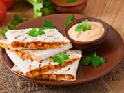 Лаваш с сыром и колбасой: рецепт обжаренной начинки на сковороде