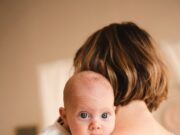 Видеть младенца во сне: держать на руках