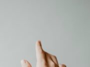 Воровские наколки на пальцах: значение и тайный смысл