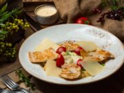 Куриная отбивная с помидорами и сыром в духовке