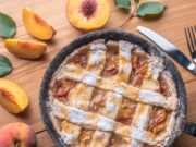 Шарлотка с яблоками на сметане в духовке