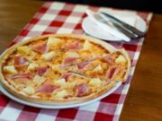 Пицца с колбасой и сыром в духовке