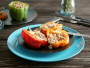 Фаршированные перцы с фаршем и рисом в томатном соусе