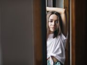 Сон об открытых дверях в квартире: значение для женщин