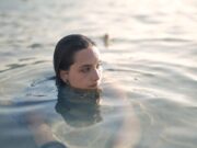 Чистая морская вода во сне: значение для женщин