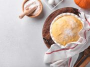 Дрожжевое тесто на кефире для булочек в духовке