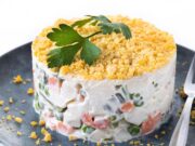 Салат Мимоза с сайрой и яйцами