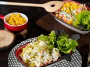 Салат с ветчиной, кукурузой и огурцом