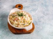 Салат с рыбной консервой и овощами