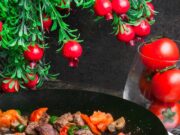 Время жарки свинины с луком на сковороде