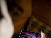 Как ввести код с телевизора на смартфон в КиноПоиск