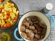 Пошаговый рецепт соуса с мясом и картошкой в кастрюле