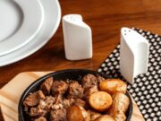 Картошка в казане на костре без мяса