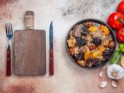 Приготовление мяса с овощами в казане