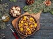 Вкусная куриная печень на сковороде с луком и морковью