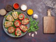 Фаршированные перцы с фаршем и рисом в духовке