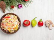 Простые и вкусные салаты с копченой грудкой: пошаговые рецепты