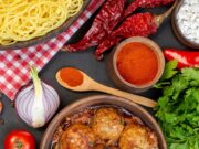 Тефтели с рисом на сковороде: простой рецепт