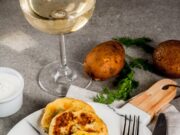 Жареные пирожки с картошкой на кефире без дрожжей