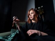 Приметы: чешется правая ладонь у девушки в понедельник вечером