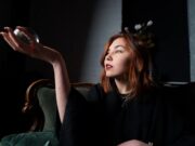 Примета: чешется правая ладонь у девушки в пятницу ночью