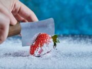 Домашнее мороженое с клубникой