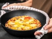 Омлет на сковороде с молоком: рецепт