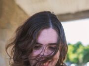 Добавить человека в контакты на iPhone