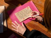 Любовь до слез: Короткие стихи о сильных чувствах