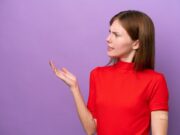 Примета: чешется указательный палец правой руки у женщины