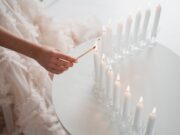 Символизм сна: церковь, свечи и женщина