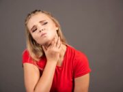 Приметы: чешется верхняя губа у девушки в субботу вечером