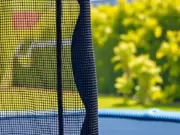 Безопасность детей при игре на каркасном батуте с защитной сеткой