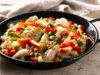 Курица с болгарским перцем на сковороде