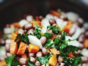 Диетический салат с фасолью: простой рецепт