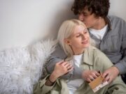 Сны о передаче чего-либо покойнику