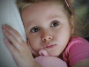 К чему снится улыбающийся младенец-девочка