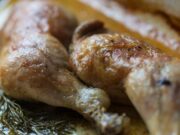 Куриная голень в рукаве в духовке