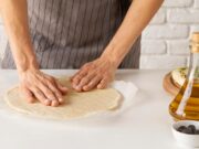 Тесто для пиццы без дрожжей: быстрый рецепт