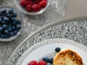 Яблочные сырники с творогом и манкой