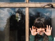 Видеть во сне окно без стекла: толкование сна