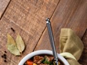 Классический гуляш из свинины с подливкой